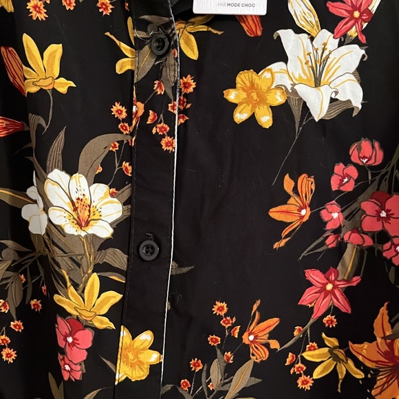 NWT short sleeve floral top - Picture 2 of 3